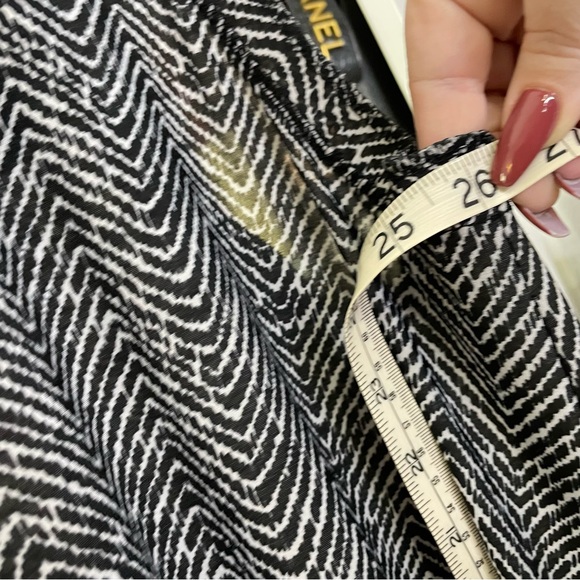 Black white chevron tank shark hem 3X - Picture 6 of 11